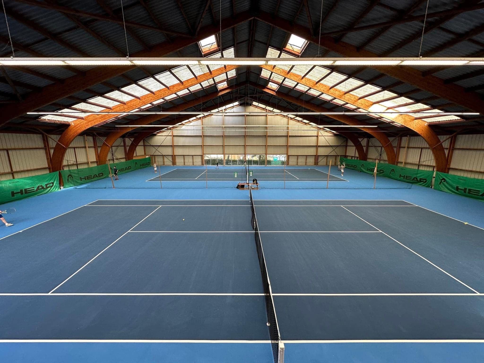 Deux terrains couverts en green set